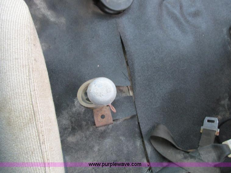 image for item I4169 1978 Ford 8000 oil distribution truck