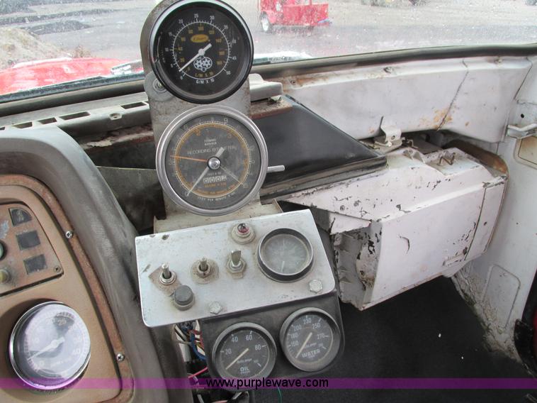 image for item I4169 1978 Ford 8000 oil distribution truck