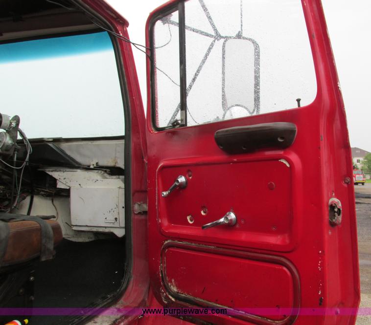 image for item I4169 1978 Ford 8000 oil distribution truck