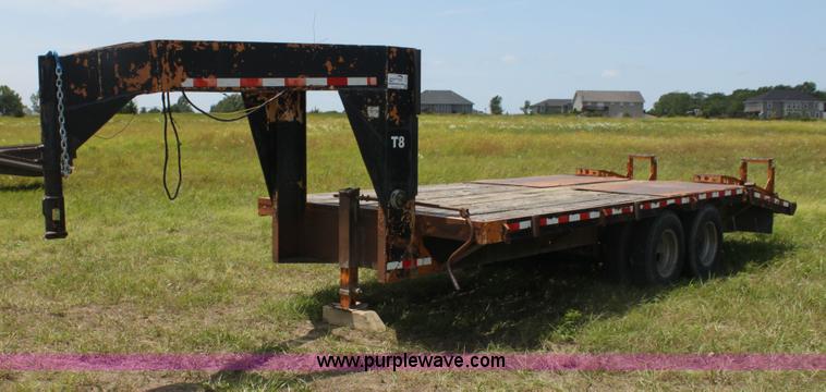 image for item I7347 1980 Superior gooseneck trailer