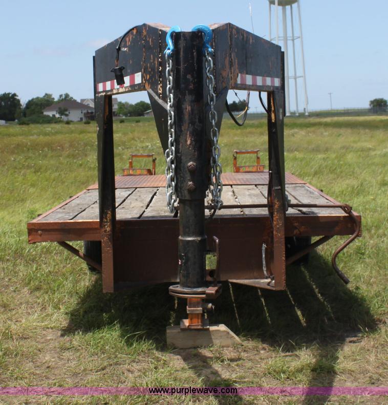 image for item I7347 1980 Superior gooseneck trailer