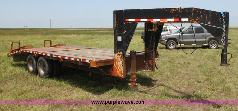 image for item I7347 1980 Superior gooseneck trailer