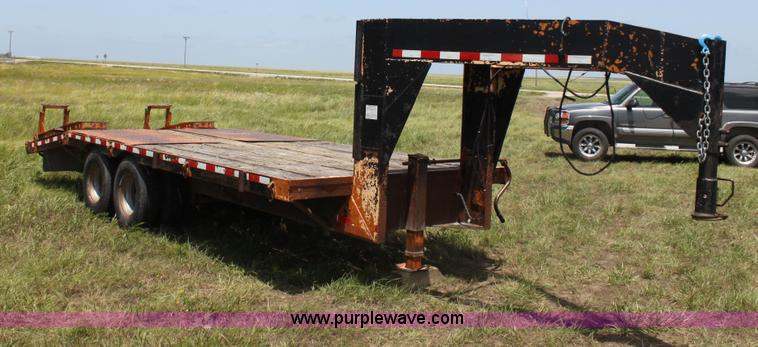 image for item I7347 1980 Superior gooseneck trailer