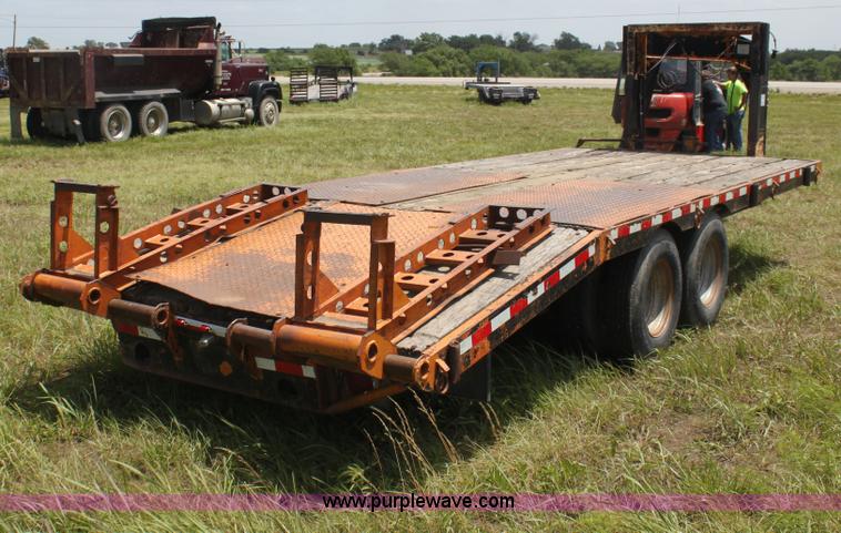 image for item I7347 1980 Superior gooseneck trailer