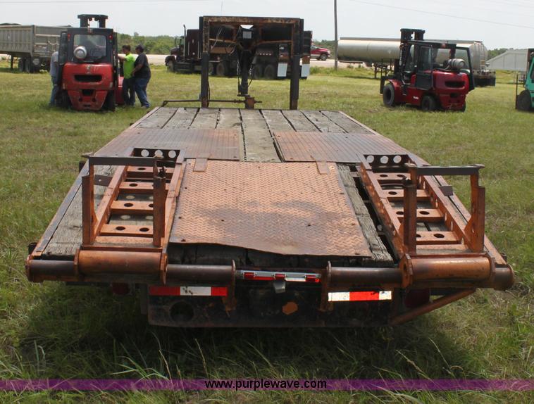 image for item I7347 1980 Superior gooseneck trailer