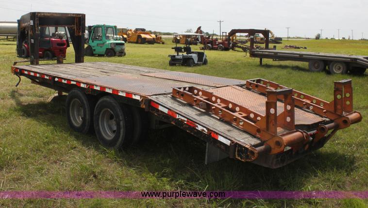 image for item I7347 1980 Superior gooseneck trailer