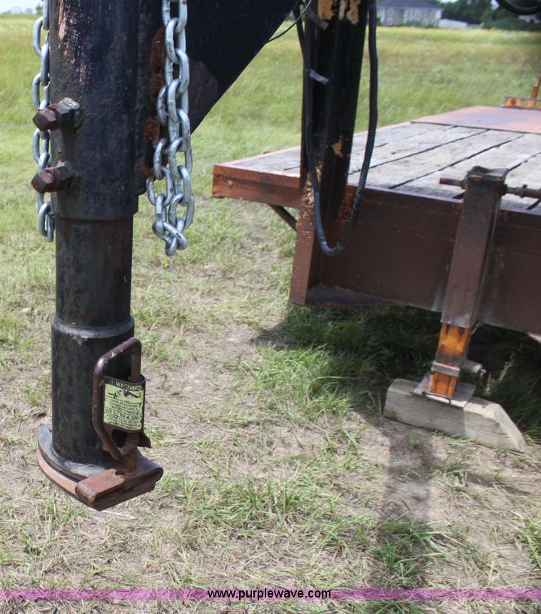 image for item I7347 1980 Superior gooseneck trailer