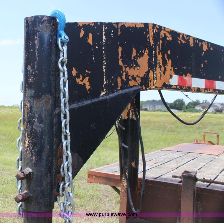 image for item I7347 1980 Superior gooseneck trailer