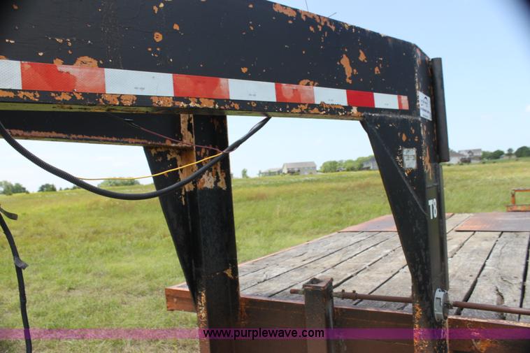 image for item I7347 1980 Superior gooseneck trailer
