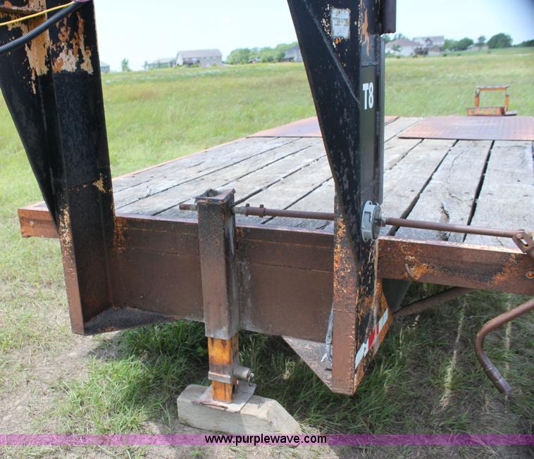 image for item I7347 1980 Superior gooseneck trailer