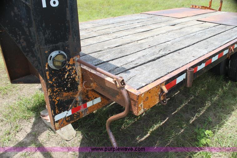 image for item I7347 1980 Superior gooseneck trailer