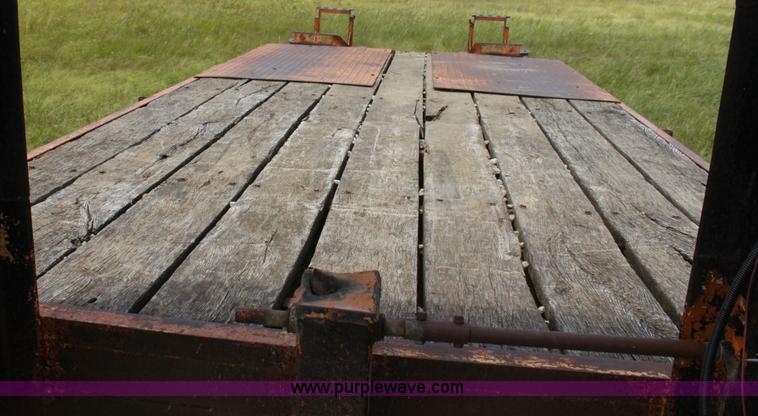 image for item I7347 1980 Superior gooseneck trailer