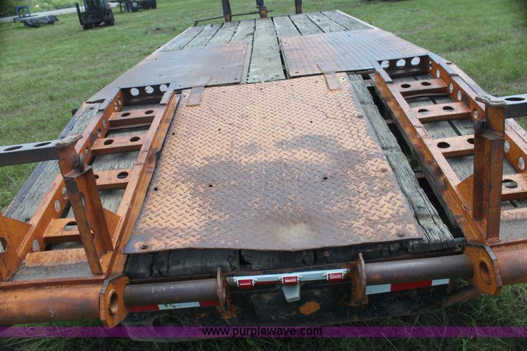 image for item I7347 1980 Superior gooseneck trailer