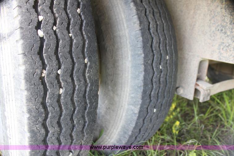 image for item I7347 1980 Superior gooseneck trailer