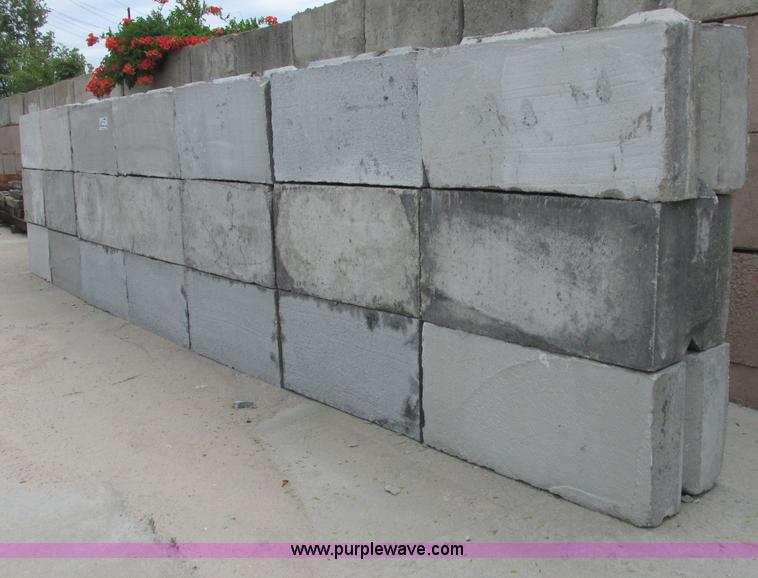 image for item I9586 (21) concrete stack able bunker blocks