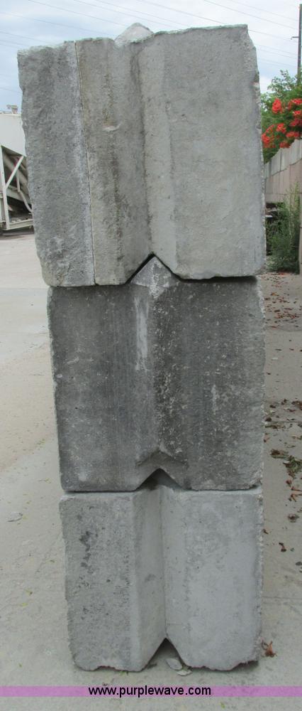 image for item I9586 (21) concrete stack able bunker blocks