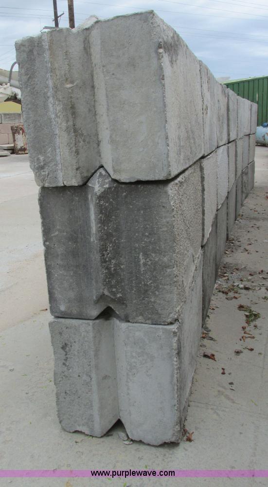 image for item I9586 (21) concrete stack able bunker blocks