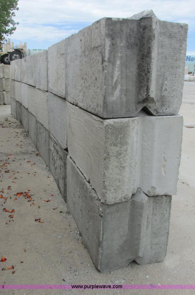 image for item I9586 (21) concrete stack able bunker blocks