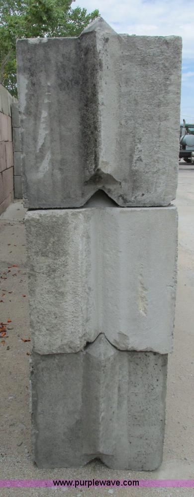 image for item I9586 (21) concrete stack able bunker blocks