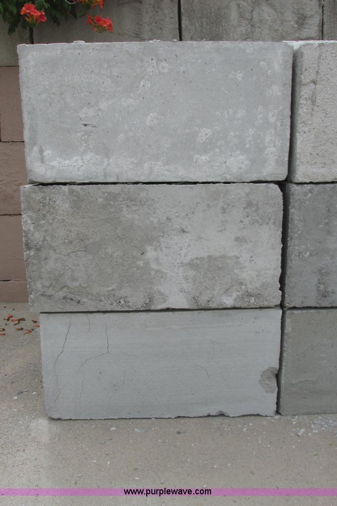 image for item I9586 (21) concrete stack able bunker blocks