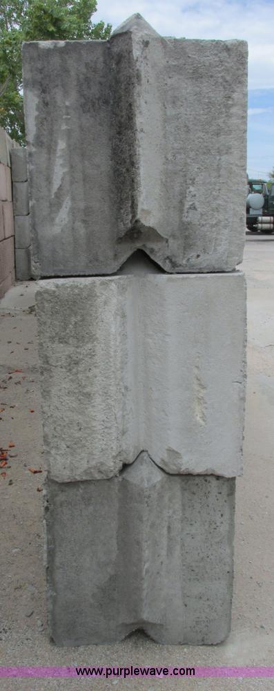 image for item I9586 (21) concrete stack able bunker blocks