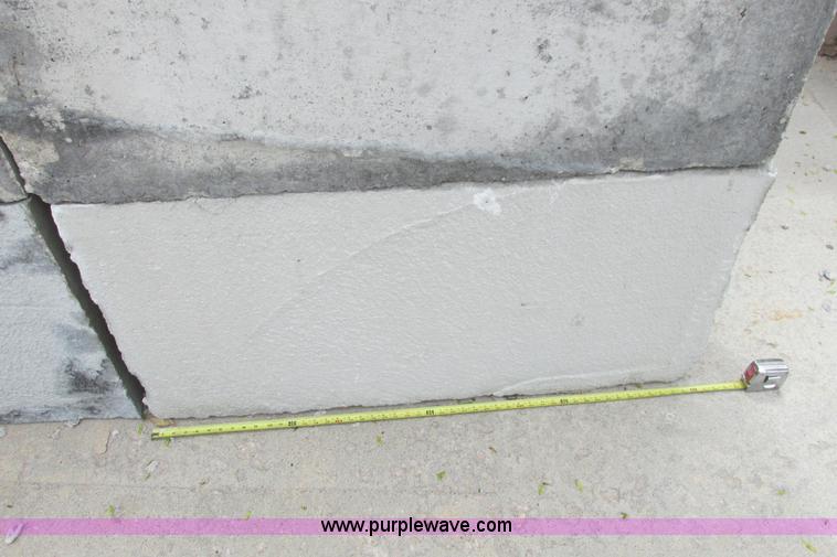 image for item I9586 (21) concrete stack able bunker blocks