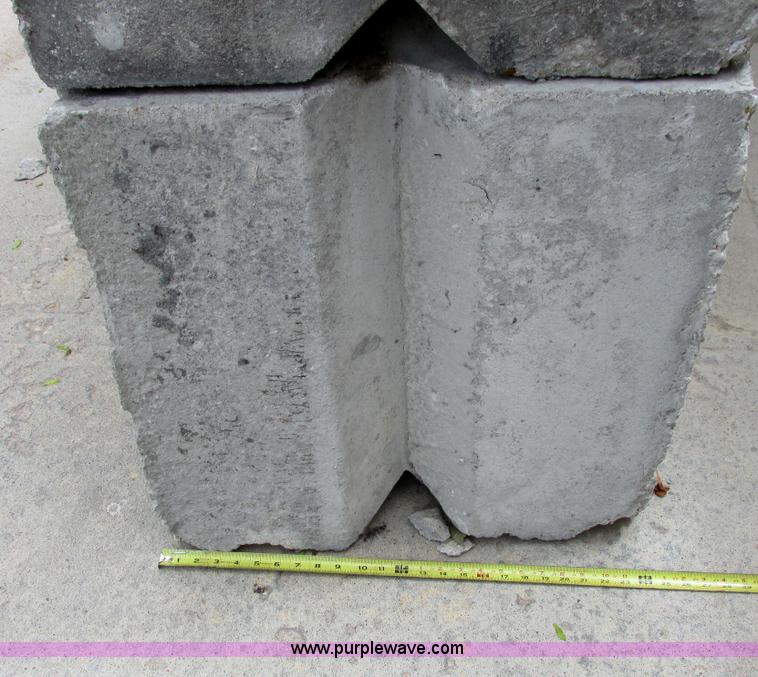 image for item I9586 (21) concrete stack able bunker blocks