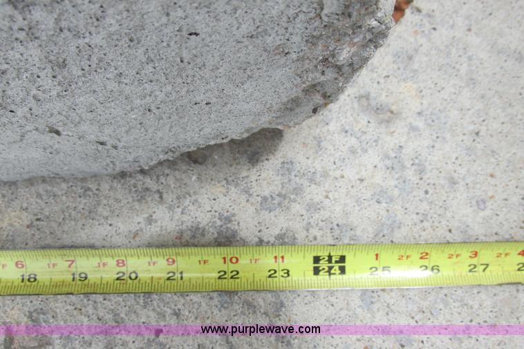 image for item I9586 (21) concrete stack able bunker blocks