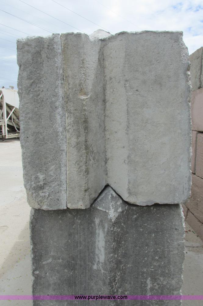 image for item I9586 (21) concrete stack able bunker blocks