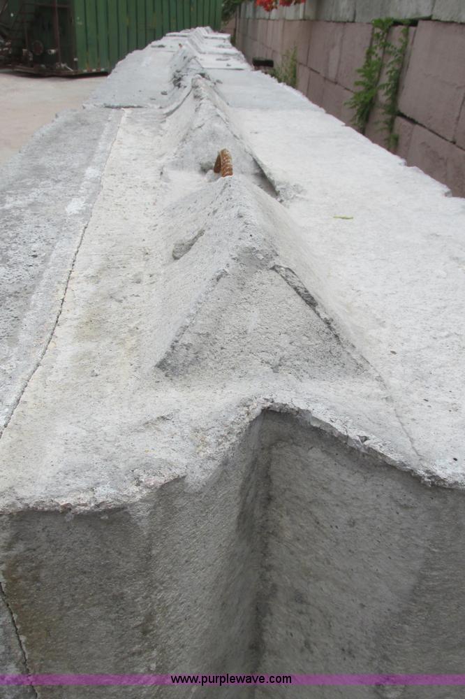 image for item I9586 (21) concrete stack able bunker blocks