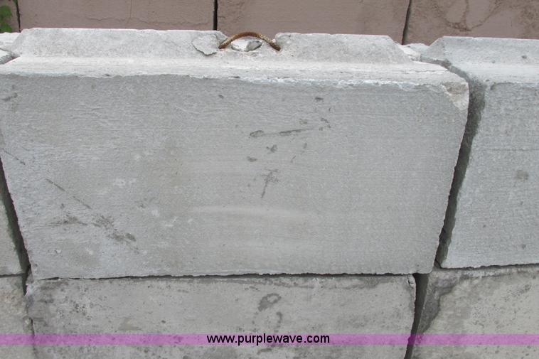 image for item I9586 (21) concrete stack able bunker blocks