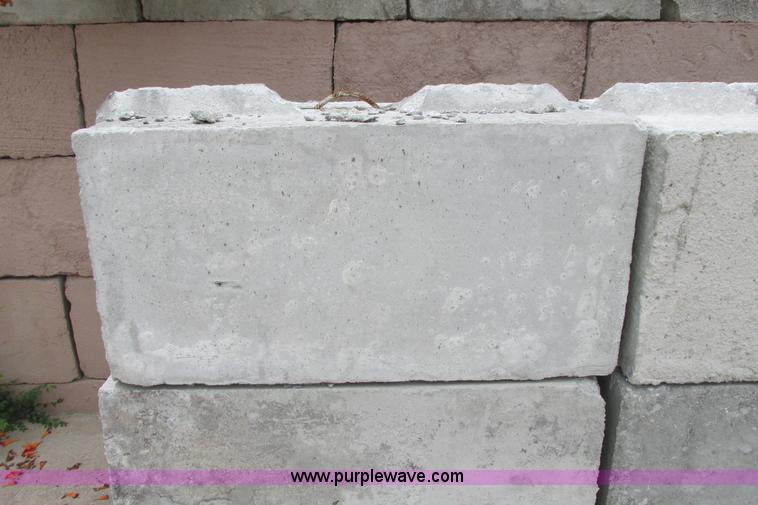image for item I9586 (21) concrete stack able bunker blocks