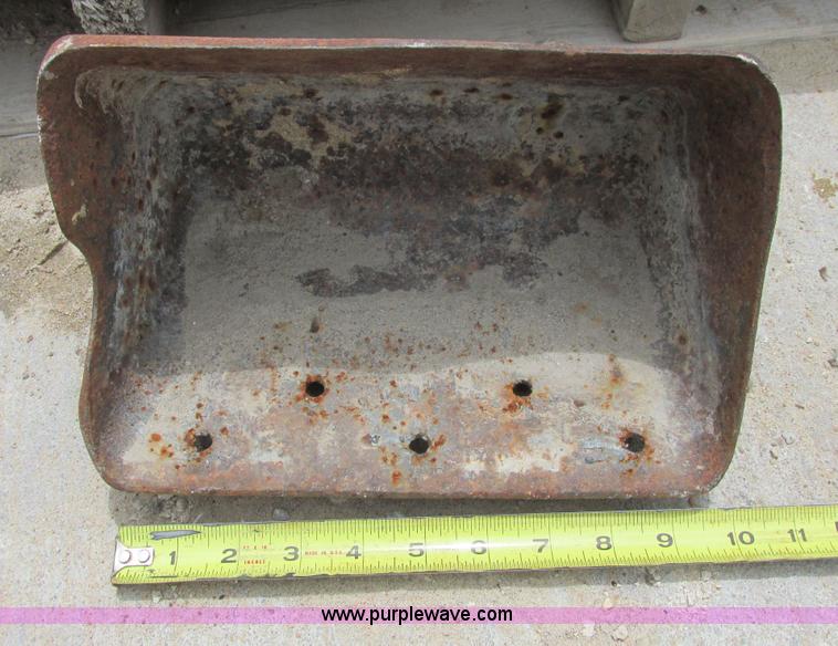 image for item I9587 (154) elevator bucket cups