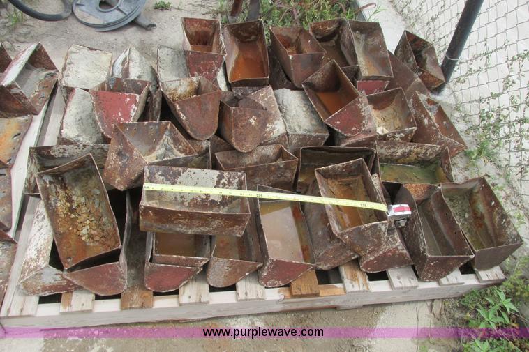 image for item I9587 (154) elevator bucket cups