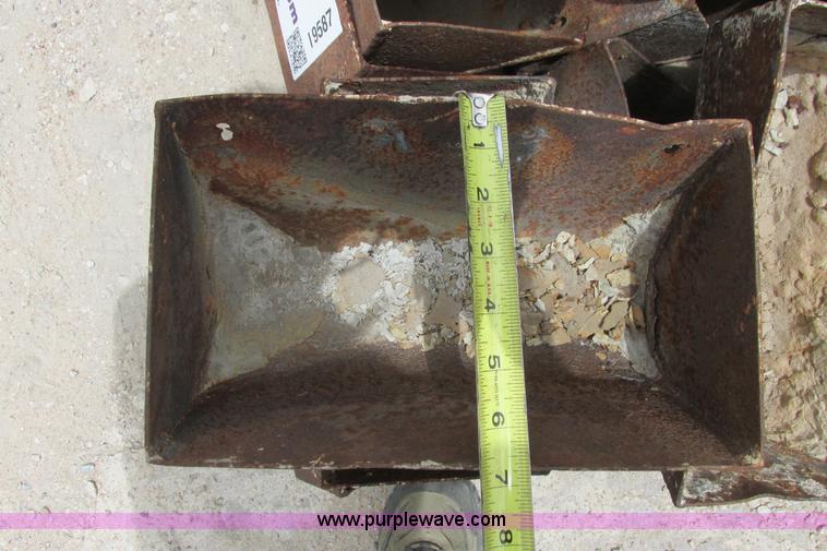image for item I9587 (154) elevator bucket cups