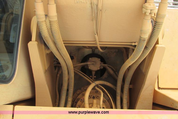 image for item I9595 1998 Hyundai Robex 290LC-3 long reach excavator