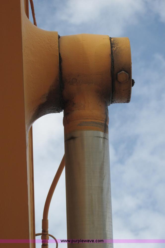 image for item I9595 1998 Hyundai Robex 290LC-3 long reach excavator