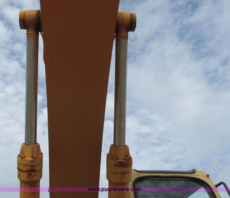 image for item I9595 1998 Hyundai Robex 290LC-3 long reach excavator