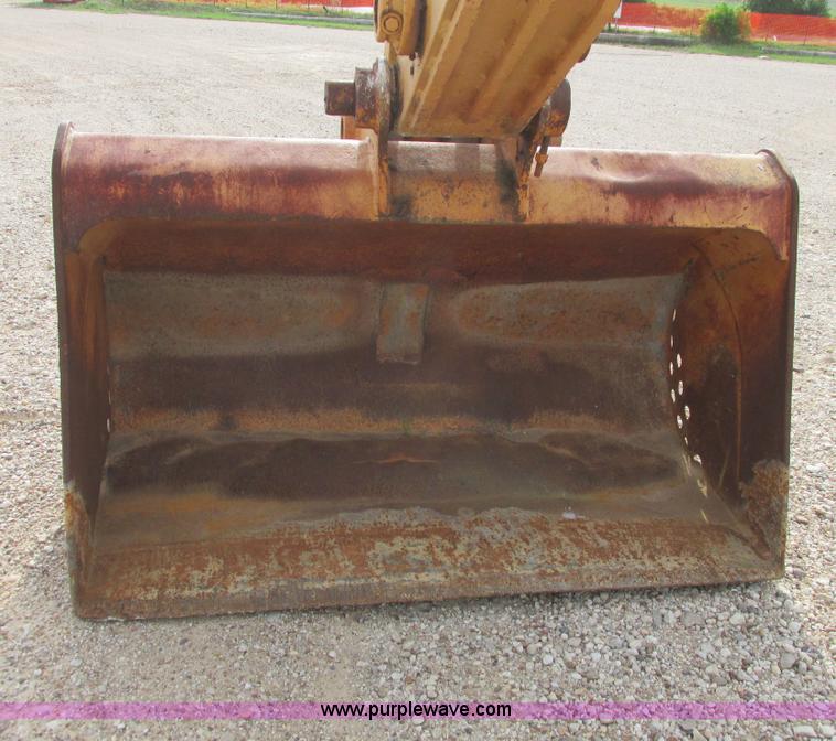 image for item I9595 1998 Hyundai Robex 290LC-3 long reach excavator