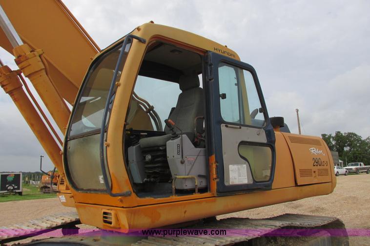image for item I9595 1998 Hyundai Robex 290LC-3 long reach excavator