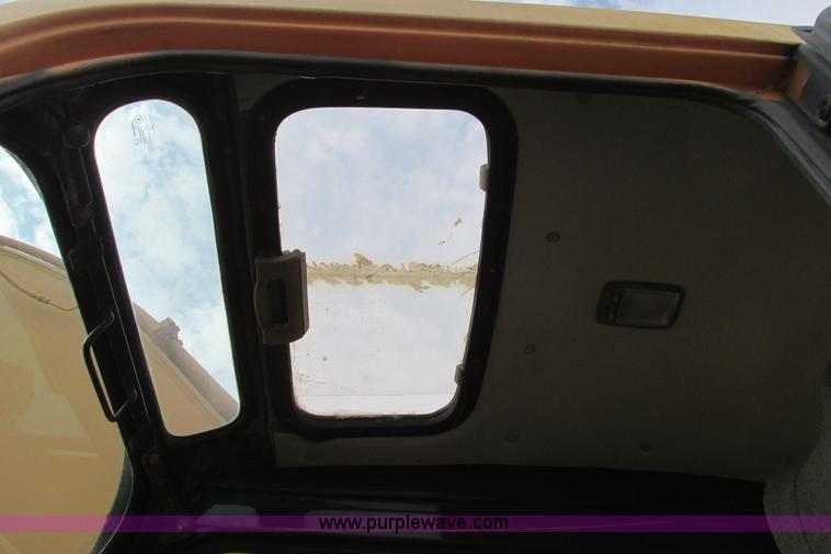 image for item I9595 1998 Hyundai Robex 290LC-3 long reach excavator