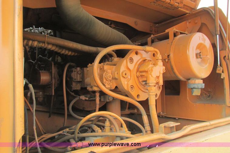 image for item I9595 1998 Hyundai Robex 290LC-3 long reach excavator