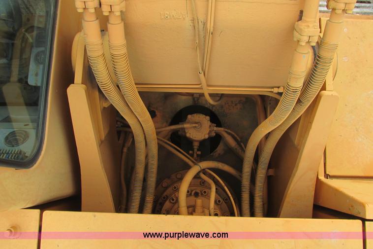 image for item I9595 1998 Hyundai Robex 290LC-3 long reach excavator