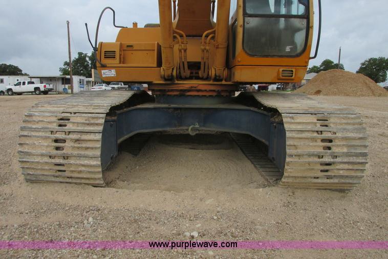 image for item I9595 1998 Hyundai Robex 290LC-3 long reach excavator