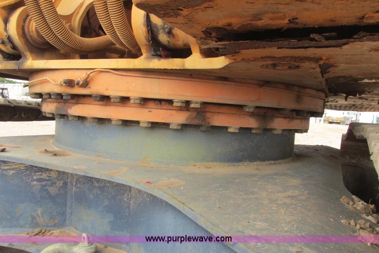 image for item I9595 1998 Hyundai Robex 290LC-3 long reach excavator