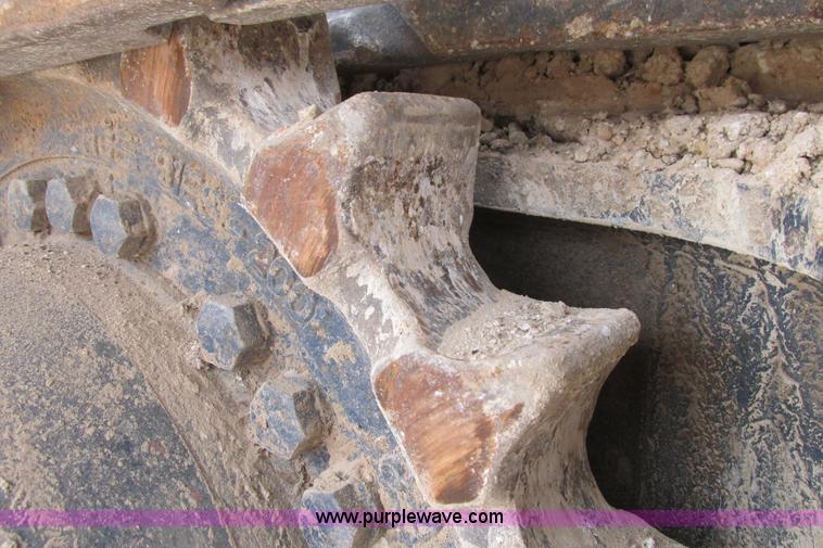 image for item I9595 1998 Hyundai Robex 290LC-3 long reach excavator