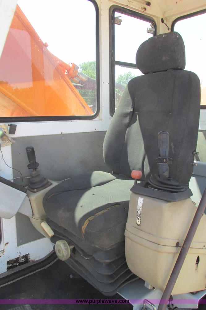 image for item I9598 1998 Halla HE360LCH excavator