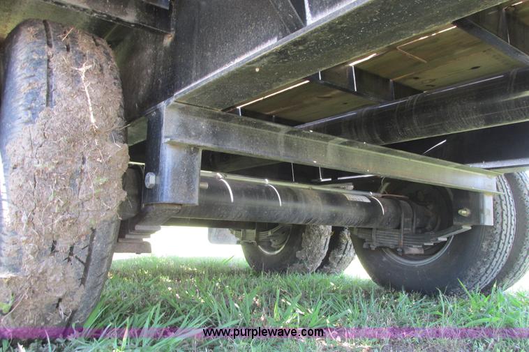 image for item I9601 2011 Pro-Trak gooseneck trailer