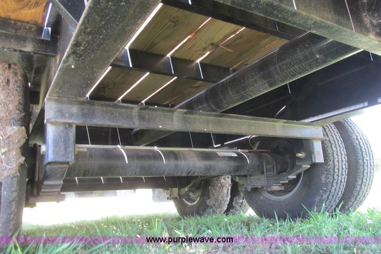 image for item I9601 2011 Pro-Trak gooseneck trailer