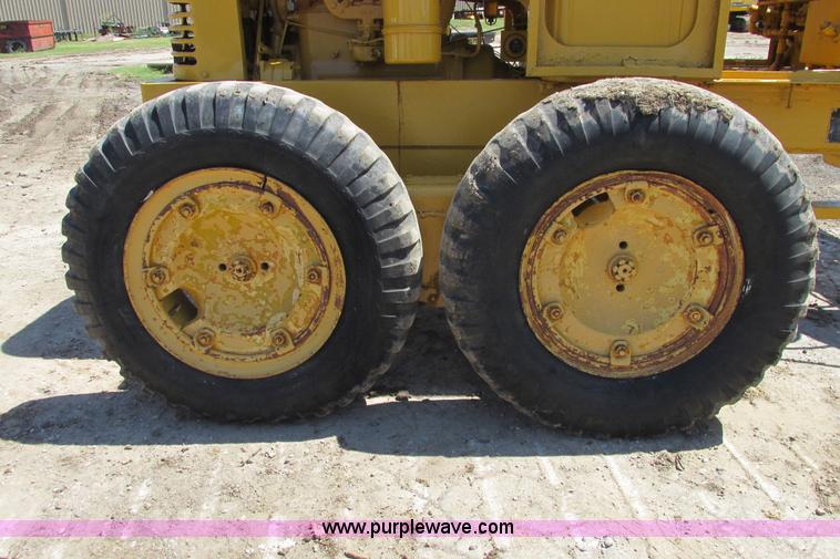 image for item I9602 1963 Allis Chalmers D rigid motor grader